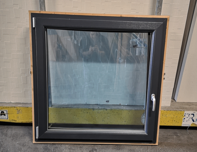 1 Fenster mit Holzrahmen