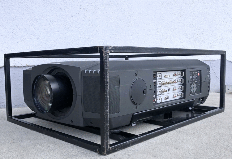 1 x Christie Roadrunner LX-100