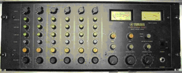 Yamaha M406 19"/4HE Profimischer