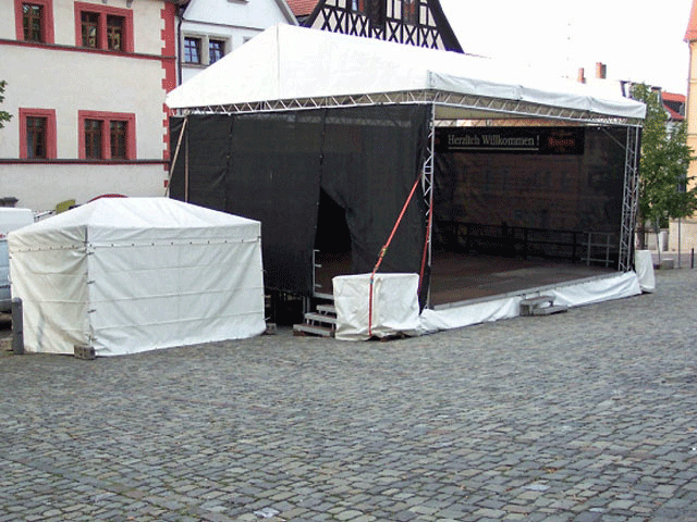 Bühne mit Dach 8 x 6m