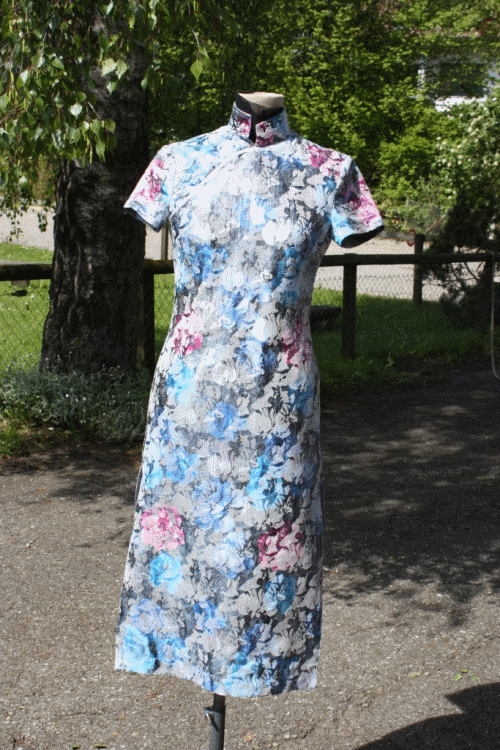 Kleid mit Stehkragen