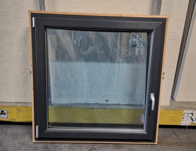 1 Fenster mit Holzrahmen