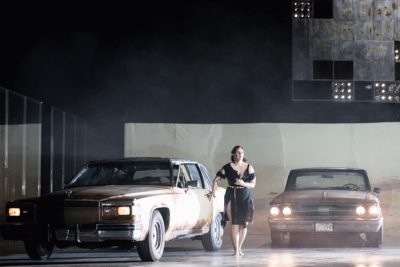 zwei Cadillacs > 1. Modell 1982 Sedan Deville < und 2. "no name"