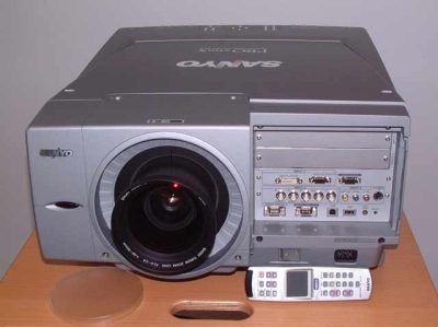 SANYO Projektor PLC-XF60A