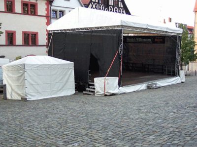 Bühne mit Dach 8 x 6m