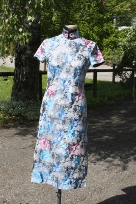 Kleid mit Stehkragen