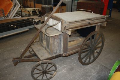 Alter Holzwagen / aus Puppendekoration